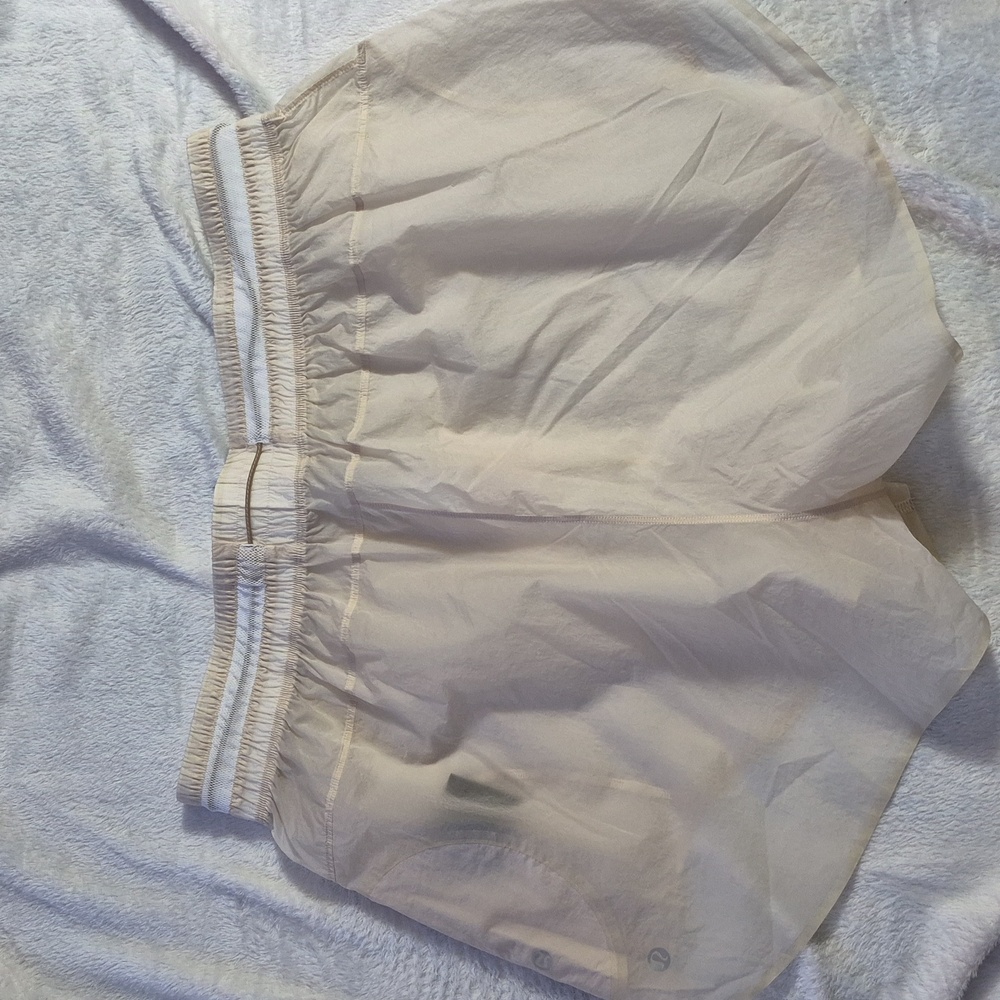 Lululemon Step Out High Rise Shorts NWT - Picture 11 of 12
